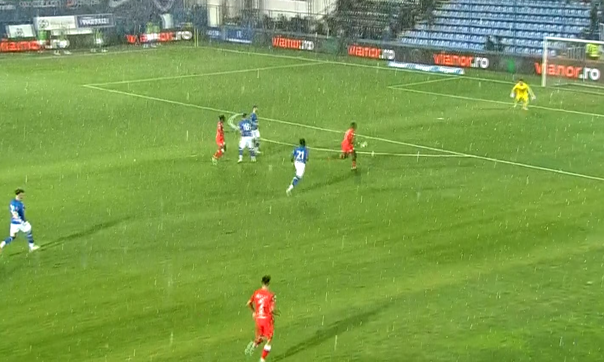 Partida dintre Farul și UTA a fost afectată de o ploaie torențială / Captură Digi Sport