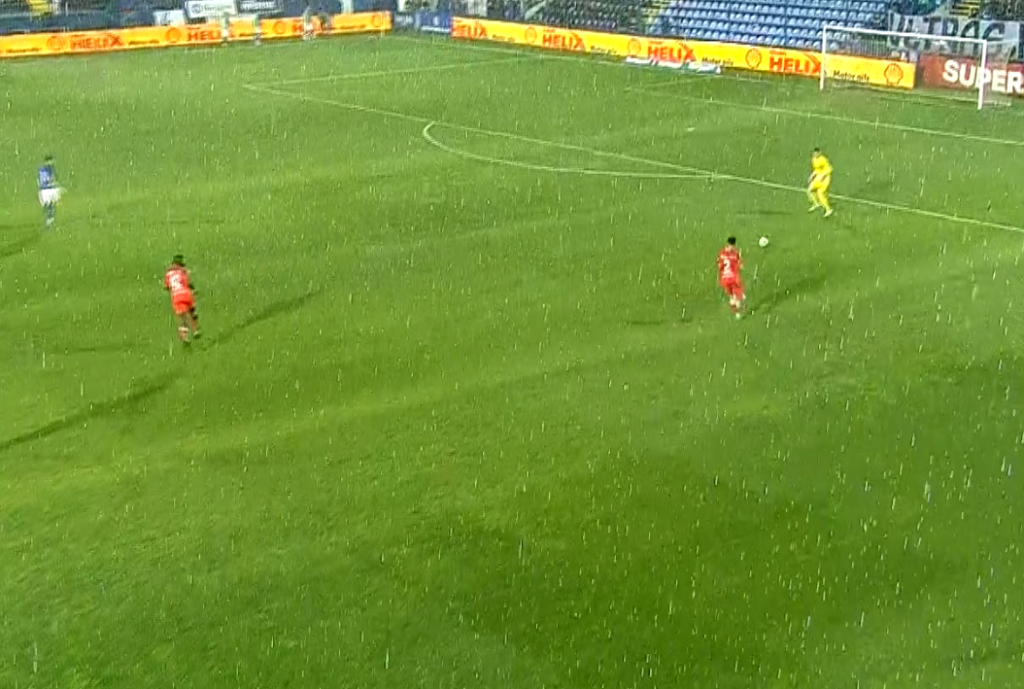 Partida dintre Farul și UTA a fost afectată de o ploaie torențială / Captură Digi Sport