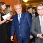 Valeriu Argăseală şi-a lansat noul volum de poezii! Mihai Stoica a fost prezent la eveniment