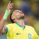 Neymar, lovit în cap cu o cutie de popcorn