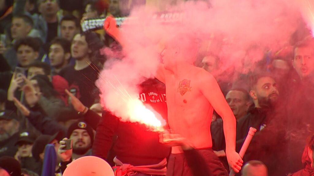 Imagine virală în tribunele Arenei Naţionale, la meciul România – Elveţia! Ce a putut avea tatuat un suporter în dreptul inimii!