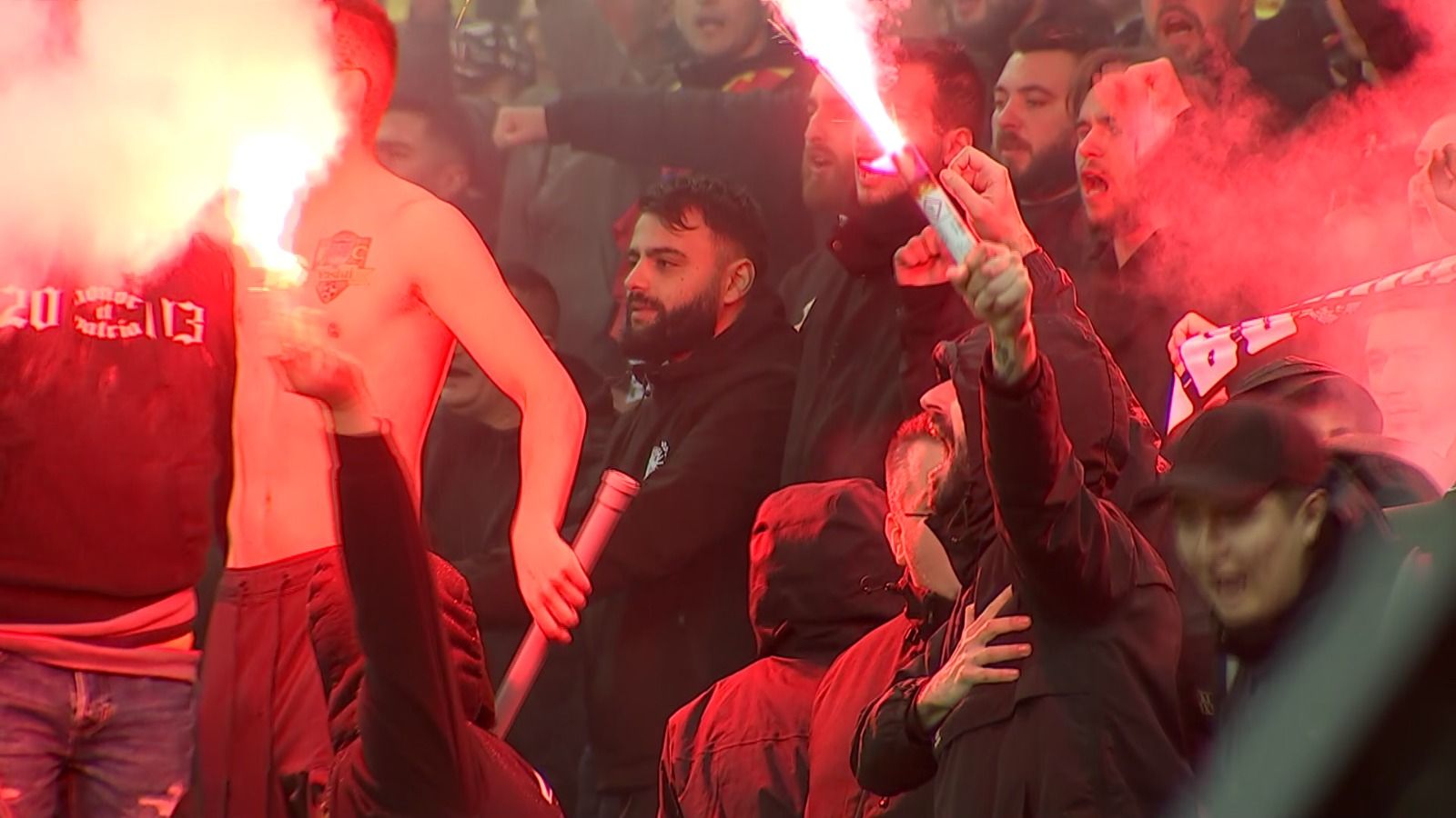 Imagine virală în tribunele Arenei Naţionale, la meciul România – Elveţia! Ce a putut avea tatuat un suporter în dreptul inimii!