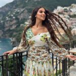 Unica fiică a lui Ion Ţiriac s-a descătuşat alături de cea mai bună prietenă. Cine e tânăra misterioasă cu care Ioana face show