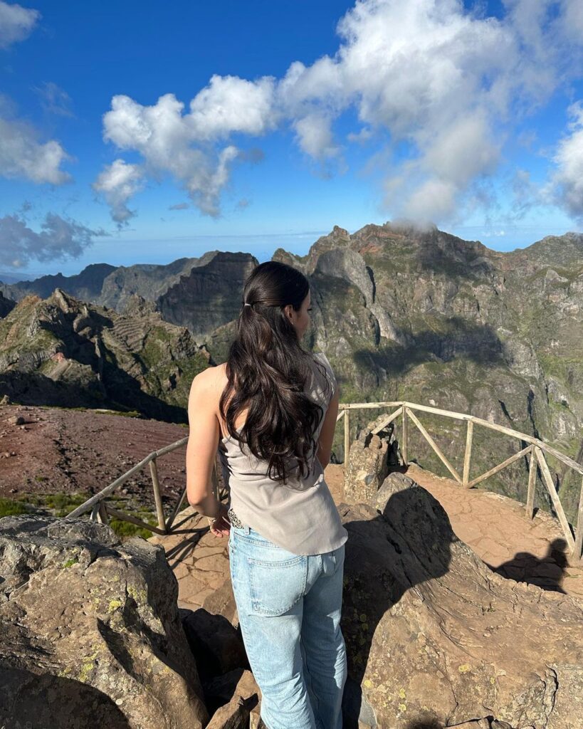 „În paradis” Teo Meluţă s-a filmat în costum de baie şi şi-a uluit fanii. Cea mai frumoasă fotbalistă din România, vacanţă de vis