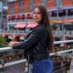 O româncă e campioană mondială în cuşcă şi face avere din OnlyFans. „Bombardierul” Pascu o antrenează pentru debutul în UFC