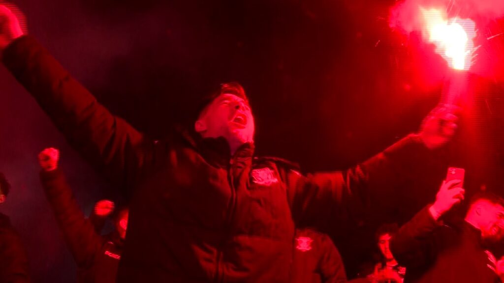Sărbătoare în Giuleşti, după Dinamo – Rapid 1-2! Cum au fost întâmpinaţi jucătorii lui Cristiano Bergodi de fani