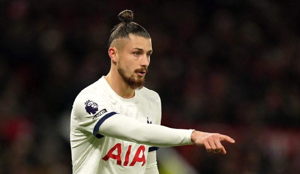 Radu Drăguşin, în timpul partidei dintre Manchester United şi Tottenham