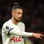 Radu Drăguşin, în timpul partidei dintre Manchester United şi Tottenham