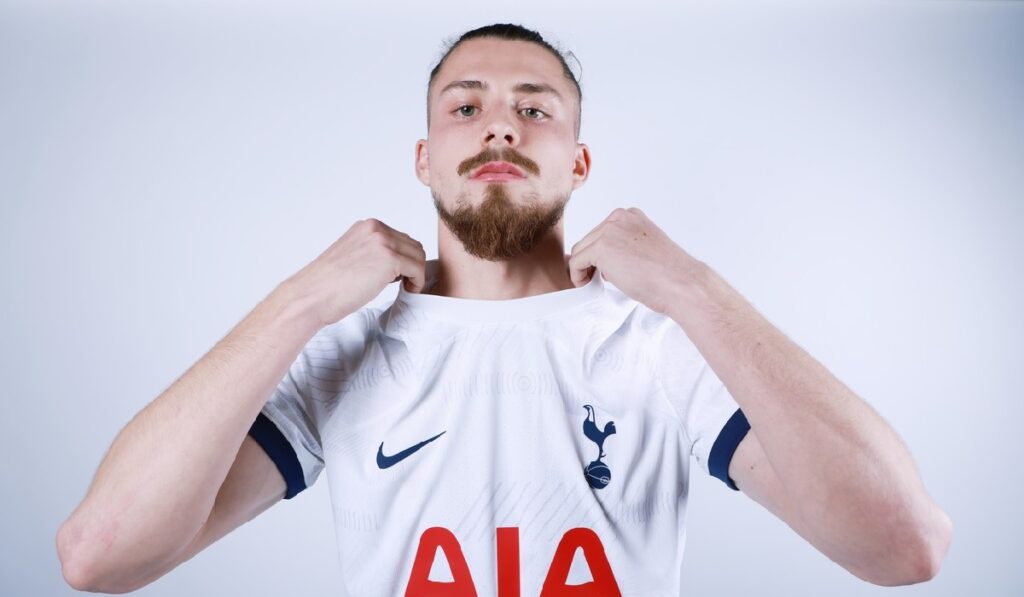 Radu Drăguşin, în tricoul lui Tottenham