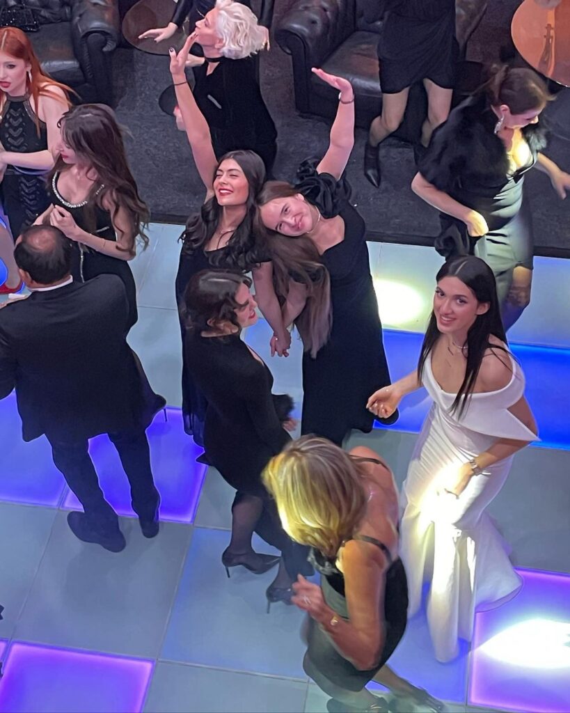 Unica fiică a lui Ilie Dumitrescu, apariţie încântătoare lângă tatăl său. Mesajul emoţionant care a devenit viral