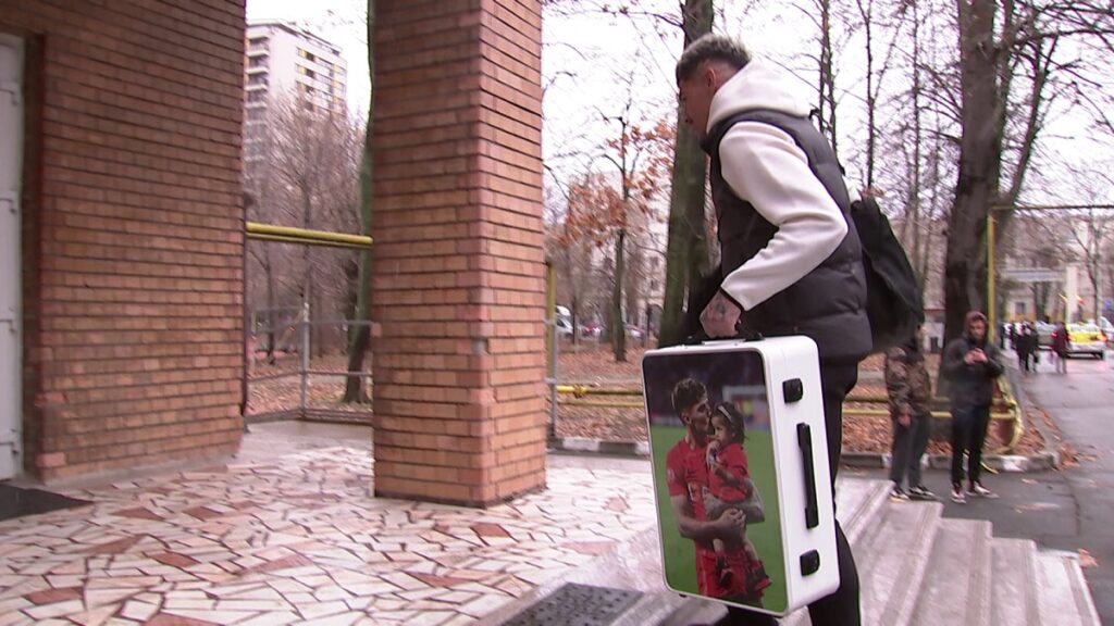 Florinel Coman a atras toate privirile la vizita medicală a celor de la FCSB! Cum şi-a făcut apariţia jucătorul roş-albaştrilor