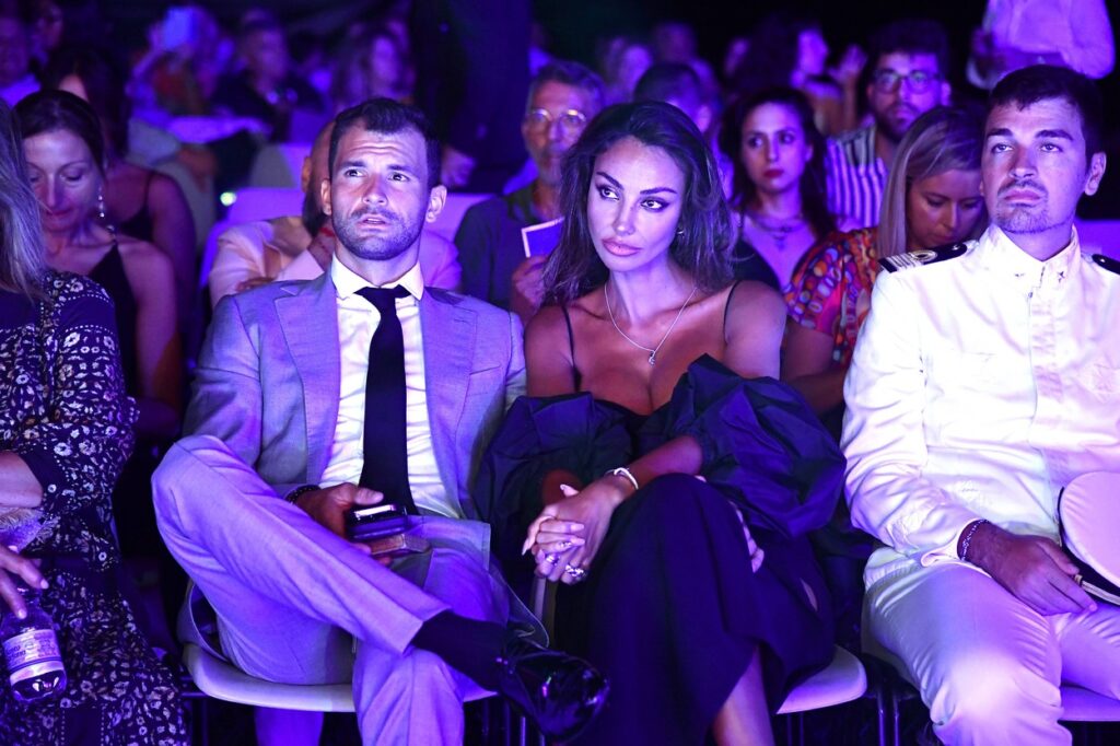 Mădălina Ghenea a fost dată de gol! Câţi bani poate primi românca pentru o singură postare. E pe locul secund într-un top select
