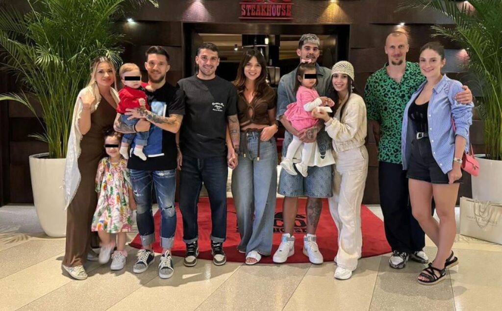 Nicolae Stanciu, o nouă poză de colecţie din vacanţa în care se află cu Florinel Coman şi Alex Băluţă