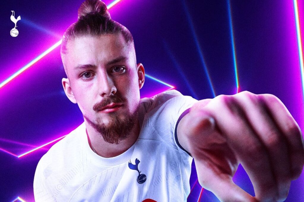 Românul Radu Drăguşin este noul jucător al lui Tottenham