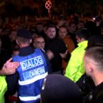 „Iar ne retrogradaţi? Vă rupem picioarele!” Fanii lui Dinamo au făcut un scandal monstru! I-au cerut demisia lui Kopic: „Pleacă!”