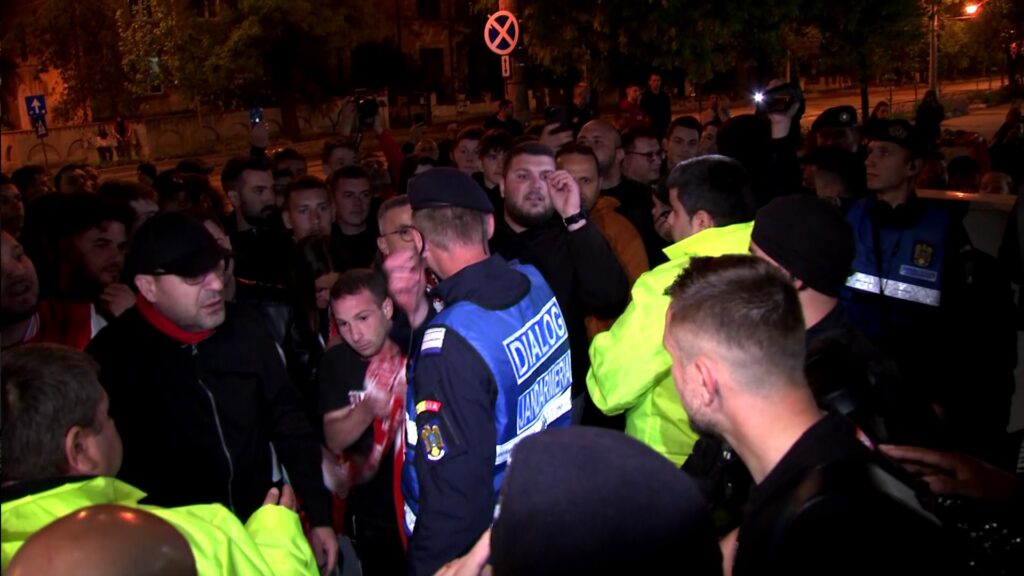„Iar ne retrogradaţi? Vă rupem picioarele!” Fanii lui Dinamo au făcut un scandal monstru! I-au cerut demisia lui Kopic: „Pleacă!”