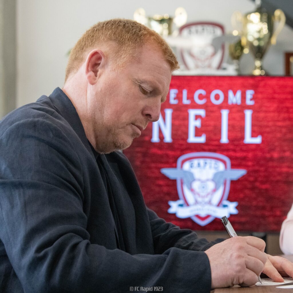 Neil Lennon e noul antrenor al Rapidului! Anunţul oficial făcut de giuleşteni