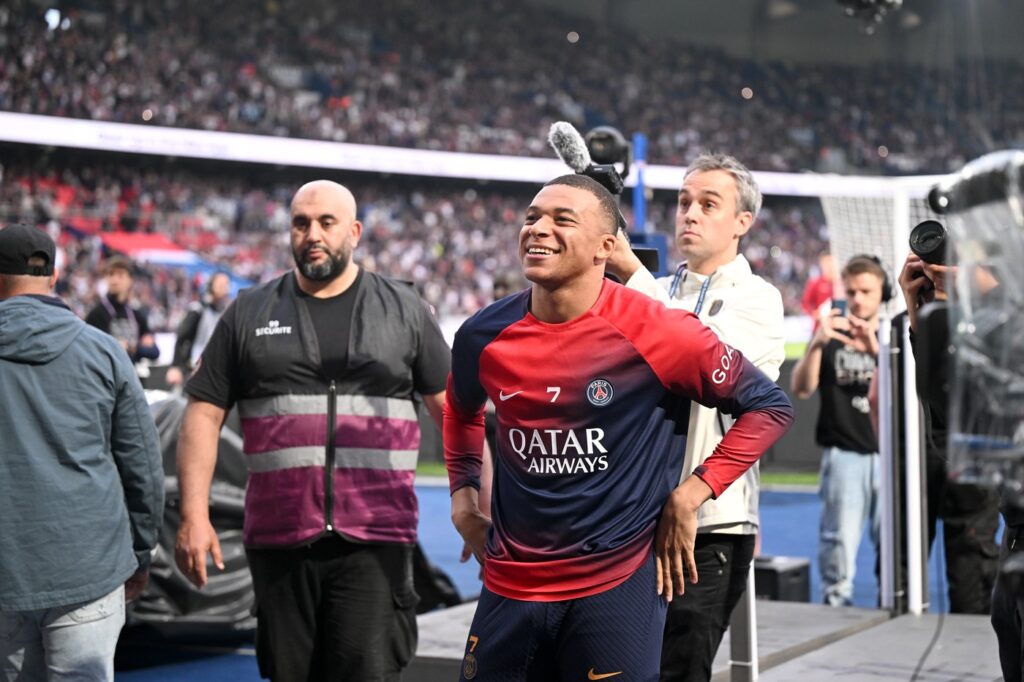 Ultraşii lui PSG şi-au luat la revedere de la Kylian Mbappe! Imagini fabuloase de pe Parc des Princes