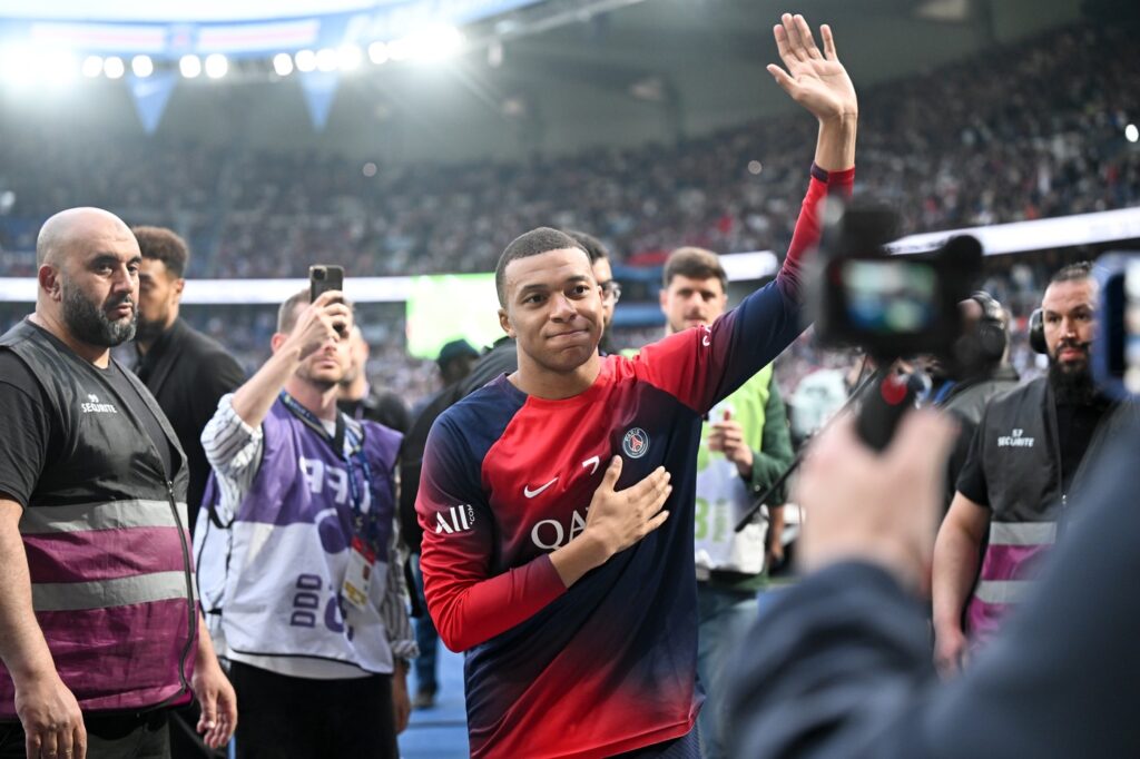 Ultraşii lui PSG şi-au luat la revedere de la Kylian Mbappe! Imagini fabuloase de pe Parc des Princes