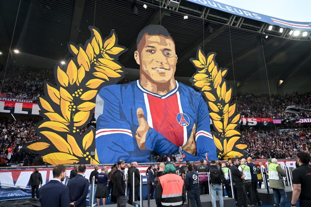 Ultraşii lui PSG şi-au luat la revedere de la Kylian Mbappe! Imagini fabuloase de pe Parc des Princes