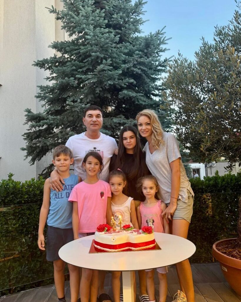 Cadou faraonic făcut de Cristi Borcea pentru toţi cei 9 copii pe care îi are cu 4 femei: „Tăticu’, gata, i-am liniştit pe toţi!”