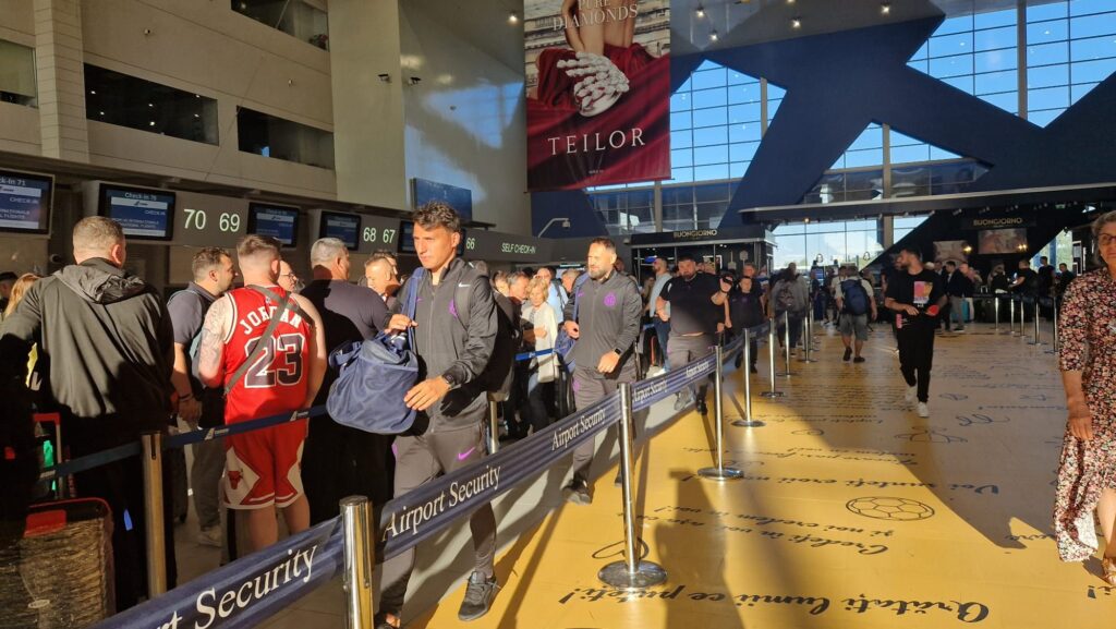 FCSB a plecat în cantonament în Olanda! Imagini de pe aeroport cu jucătorii „roş-albaştri”