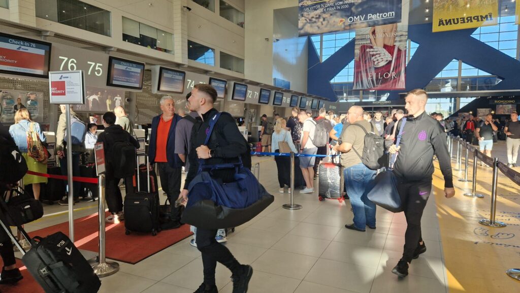FCSB a plecat în cantonament în Olanda! Imagini de pe aeroport cu jucătorii „roş-albaştri”