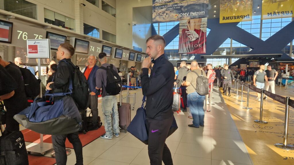 FCSB a plecat în cantonament în Olanda! Imagini de pe aeroport cu jucătorii „roş-albaştri”