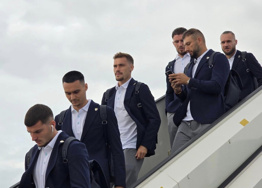 Naţionala României a ajuns în Germania! Imagini cu sosirea „tricolorilor” la EURO 2024