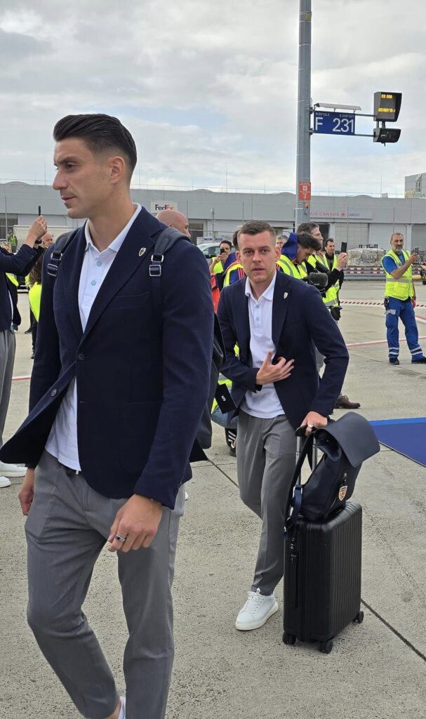 Naţionala României a ajuns în Germania! Imagini cu sosirea „tricolorilor” la EURO 2024