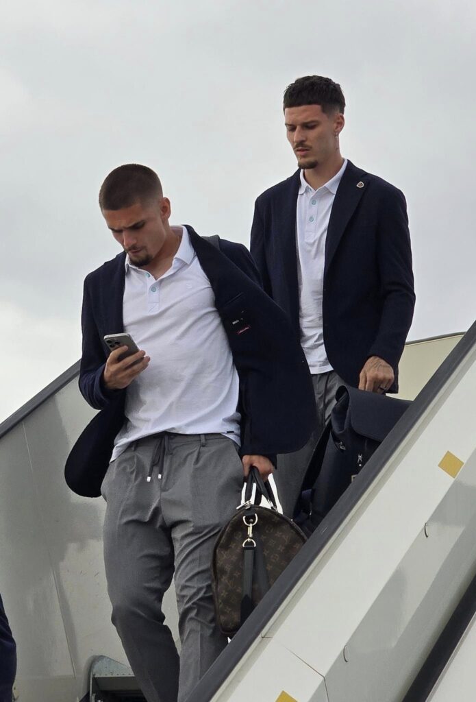 Naţionala României a ajuns în Germania! Imagini cu sosirea „tricolorilor” la EURO 2024