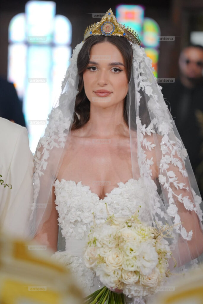 Ianis şi Elena Hagi, cel mai emoţionant moment de la cununia religioasă! Imagini superbe cu cei doi