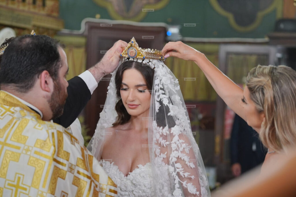 Ianis şi Elena Hagi, cel mai emoţionant moment de la cununia religioasă! Imagini superbe cu cei doi