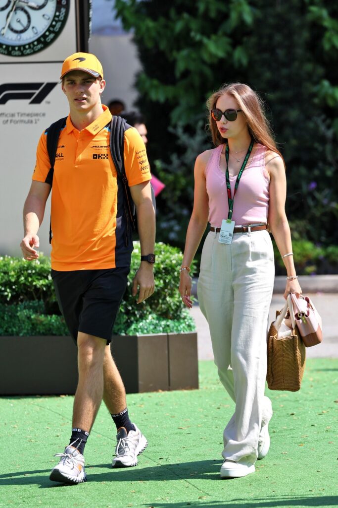 Cine e iubita lui Oscar Piastri, viitoarea stea în devenire din Formula 1! Lily Zneimer face senzaţie la Marile Premii