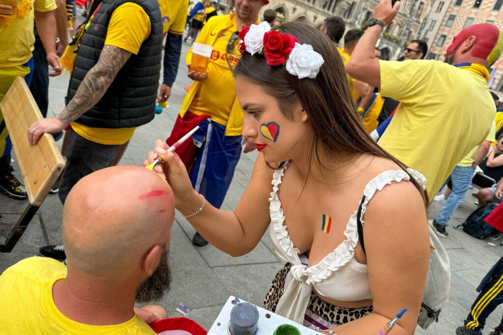 „Hagi, mai mare decât Cruyff!” Mesaje fabuloase afişate de fanii României la meciul cu Olanda, din optimile EURO 2024