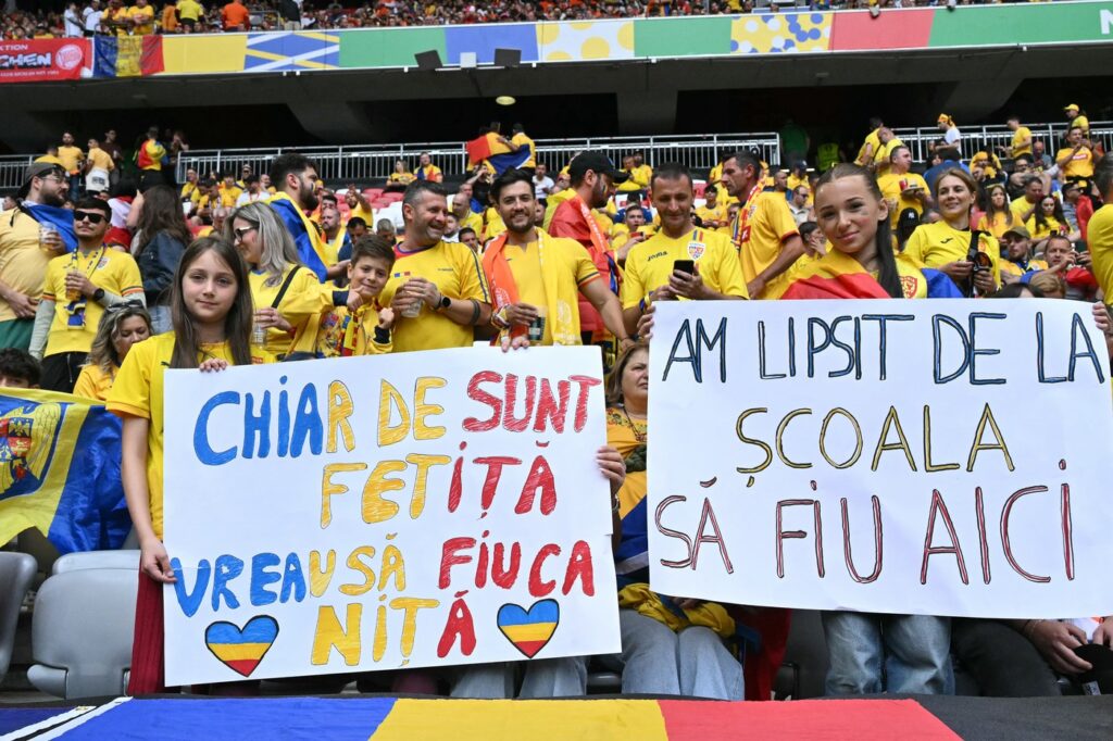 „Hagi, mai mare decât Cruyff!” Mesaje fabuloase afişate de fanii României la meciul cu Olanda, din optimile EURO 2024