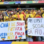 „Hagi, mai mare decât Cruyff!” Mesaje fabuloase afişate de fanii României la meciul cu Olanda, din optimile EURO 2024