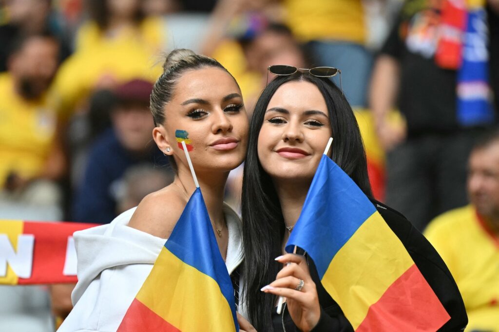 „Hagi, mai mare decât Cruyff!” Mesaje fabuloase afişate de fanii României la meciul cu Olanda, din optimile EURO 2024
