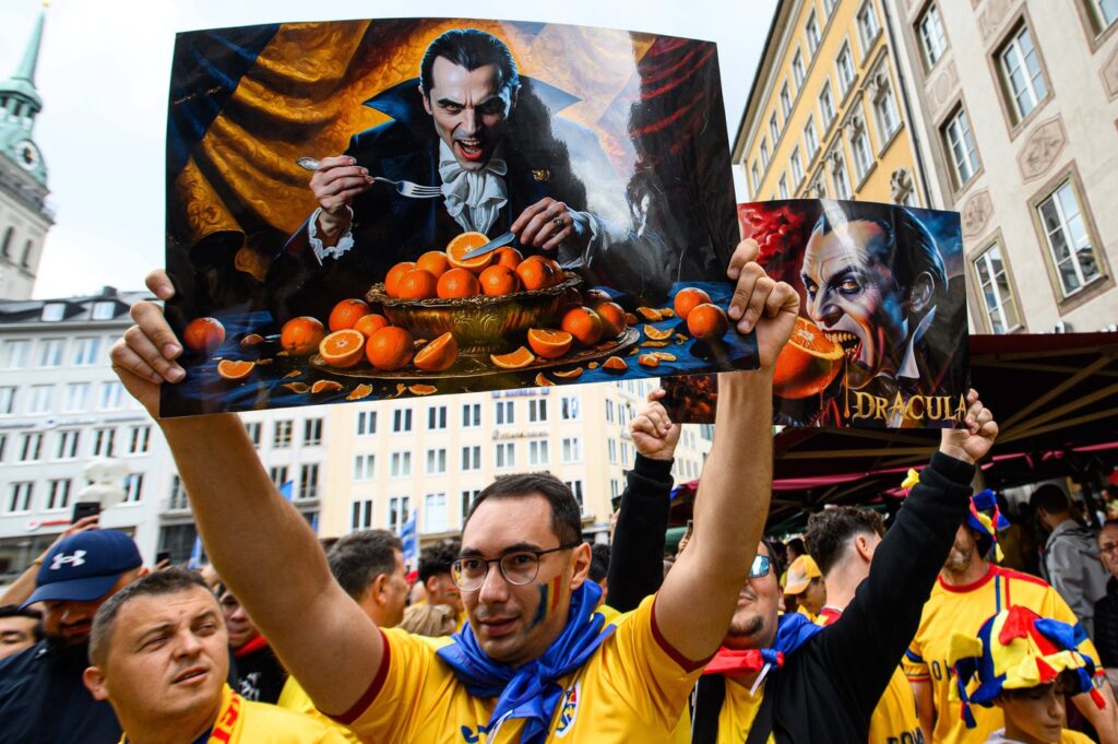 „Hagi, mai mare decât Cruyff!” Mesaje fabuloase afişate de fanii României la meciul cu Olanda, din optimile EURO 2024