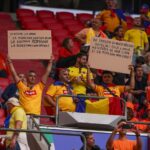 „Hagi, mai mare decât Cruyff!” Mesaje fabuloase afişate de fanii României la meciul cu Olanda, din optimile EURO 2024