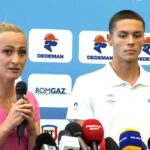 David Popovici, aşteptat cu flori pe aeroport la revenirea în România: „E nevoie de bani investiţi în sport”