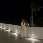 Cât de frumoasă este iubita românului celebru, care s-a afişat cu „pătrăţelele” la vedere și are un salariu de 350.000 de euro