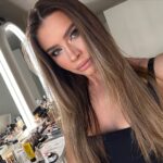 Cât de frumoasă este iubita românului celebru, care s-a afişat cu „pătrăţelele” la vedere și are un salariu de 350.000 de euro