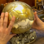 Cum este confecţionat Balonul de Aur! Imagini tari cu procesul prin care trece cel mai importat trofeu din fotbal