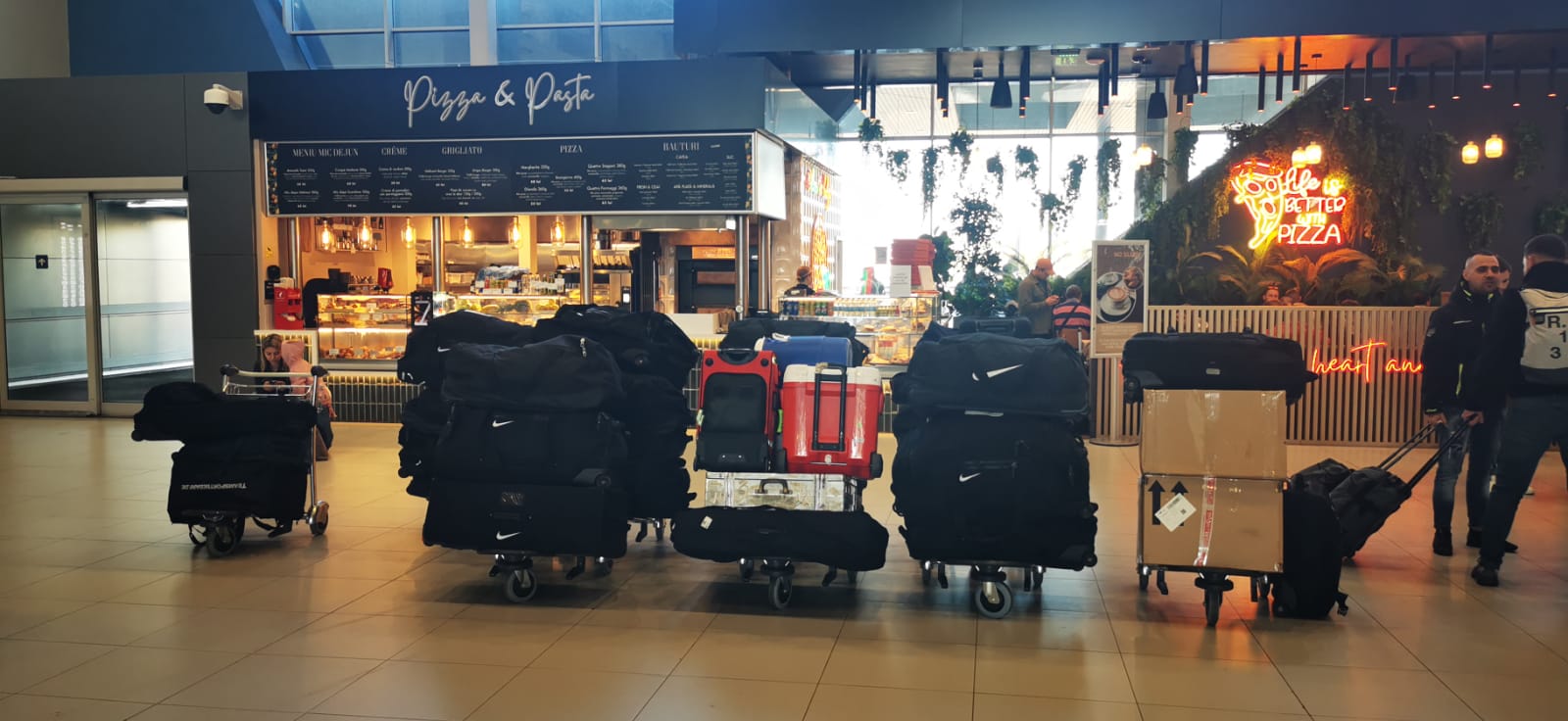 Avionul cu care FCSB trebuia să plece în Scoţia s-a defectat