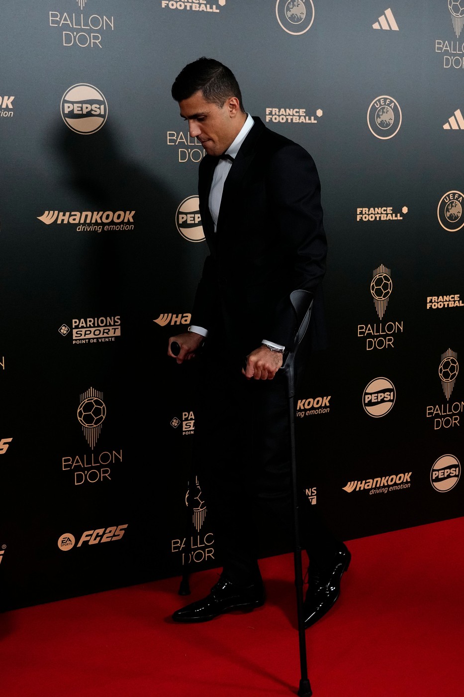 Rodri, în cârje la Gala Balonului de Aur 2024 / Profimedia Images