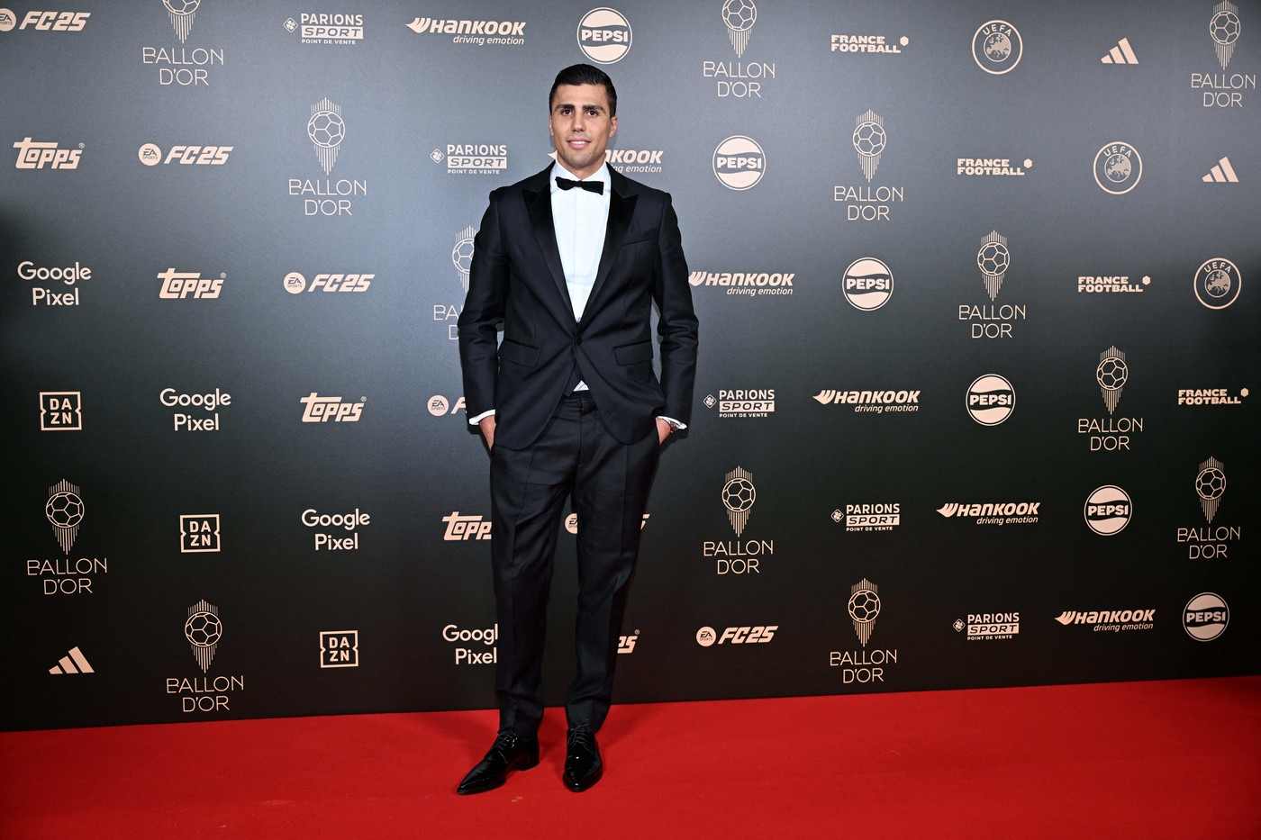Rodri a câştigat Balonul de Aur 2024! Prima reacţie a spaniolului după ce a primit trofeul: „O seară magică pentru mine”
