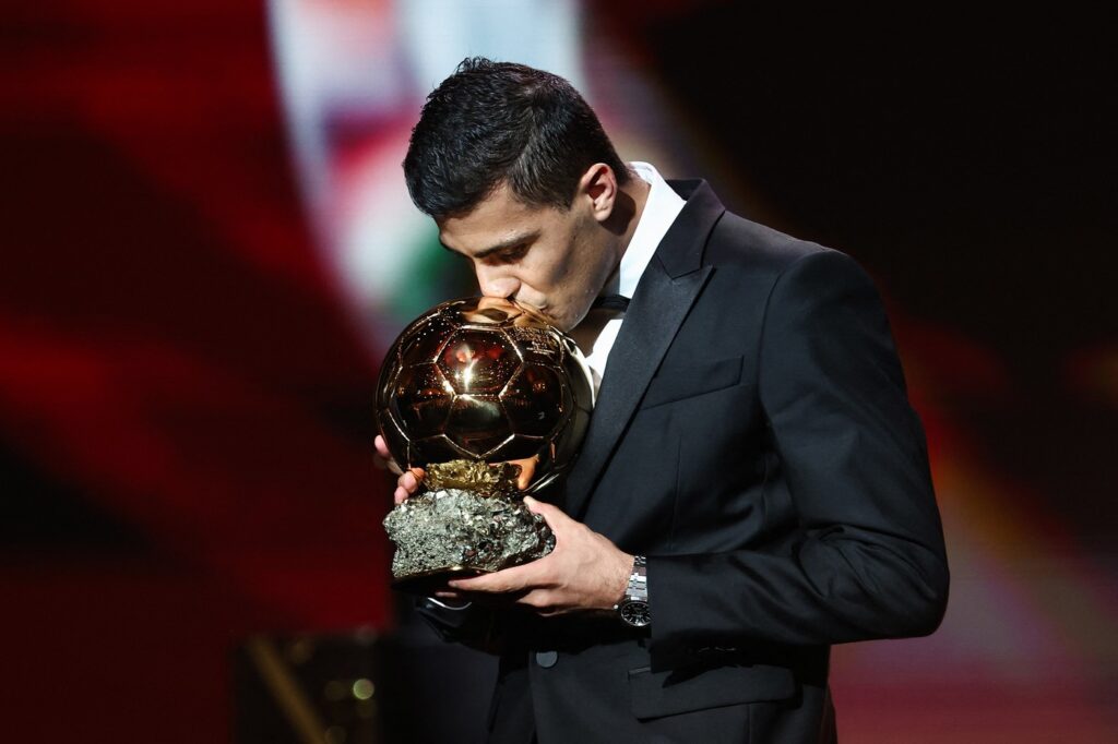 Rodri a câştigat Balonul de Aur 2024! Prima reacţie a spaniolului după ce a primit trofeul: „O seară magică pentru mine”