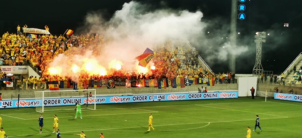 În Cipru, ca în România! Fanii tricolorilor au luat cu asalt tribunele. Imnul României a răsunat la Larnaca