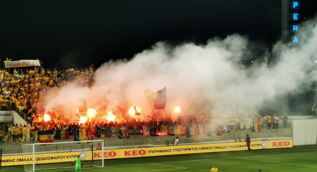În Cipru, ca în România! Fanii tricolorilor au luat cu asalt tribunele. Imnul României a răsunat la Larnaca